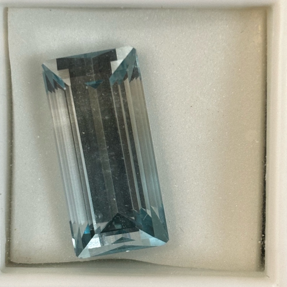 25.00CT Bi-Color Topaz-Loose Stone